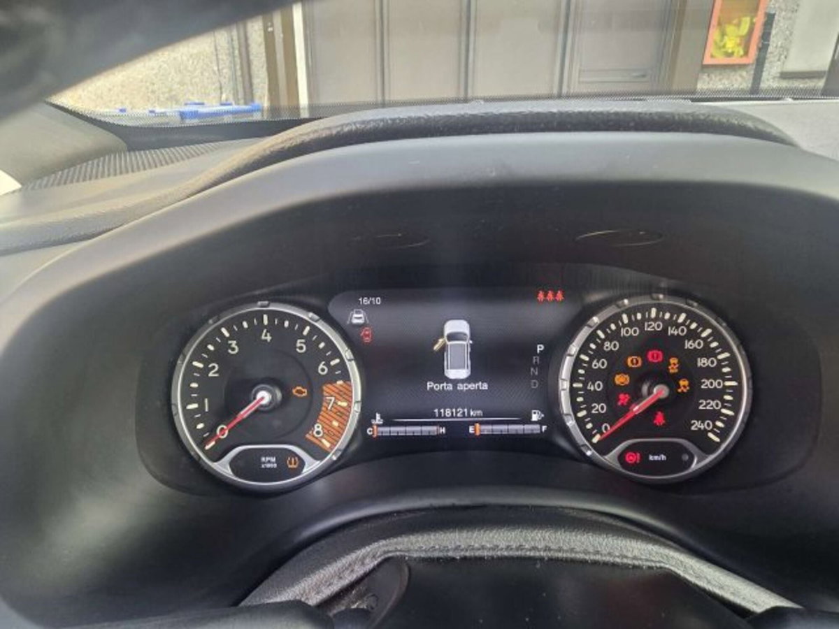 Jeep Renegade 1.3 T4 DDCT Limited (14)