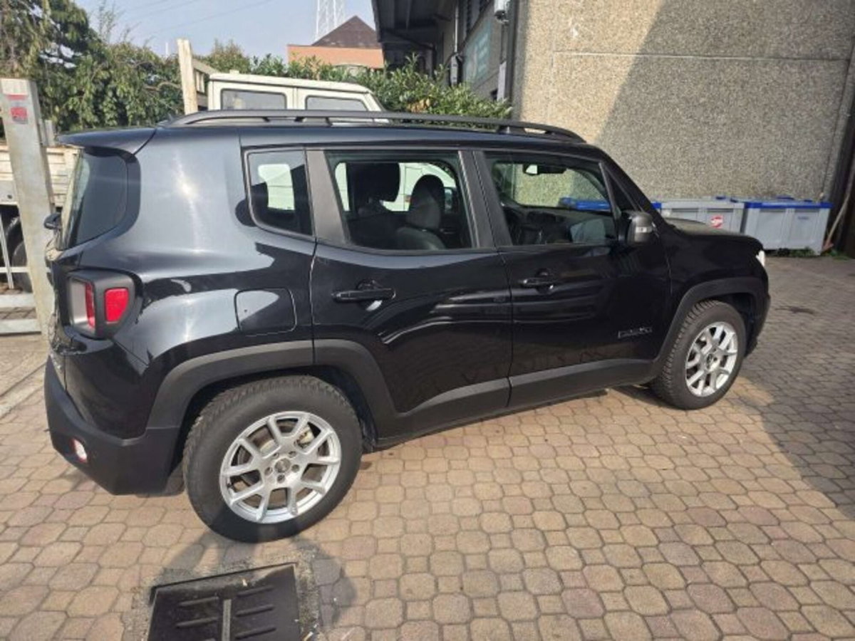 Jeep Renegade 1.3 T4 DDCT Limited (5)
