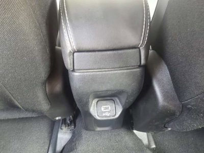 Jeep Renegade 1.3 T4 DDCT Limited (9)