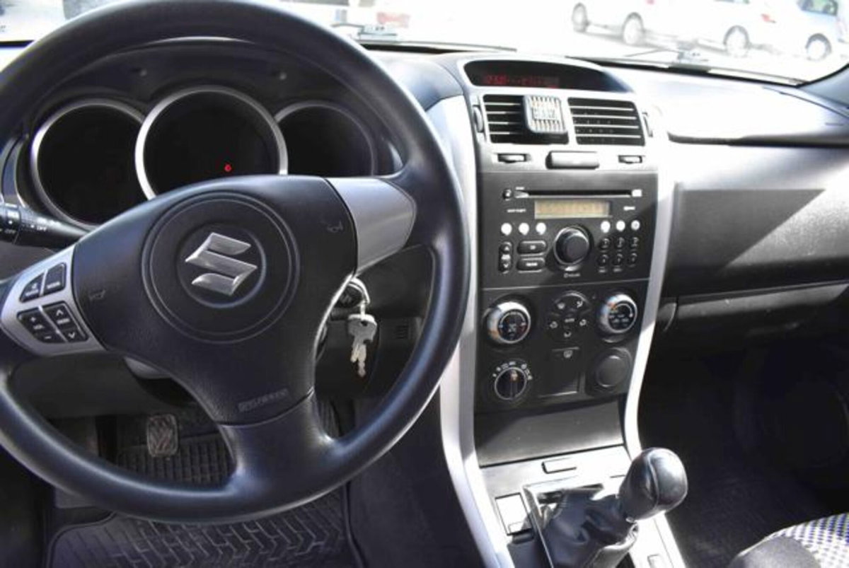 Suzuki Grand Vitara 1.9 DDiS 3 porte Offroad (12)