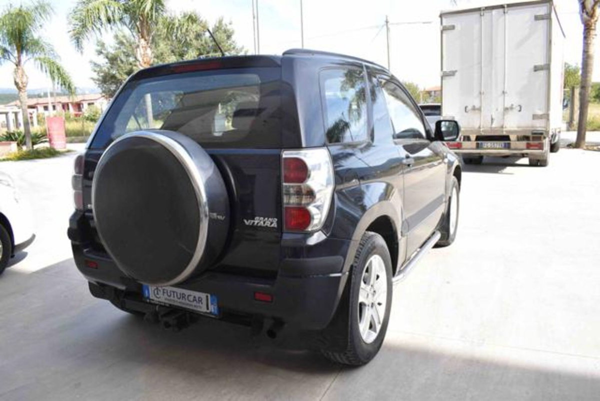 Suzuki Grand Vitara 1.9 DDiS 3 porte Offroad (14)