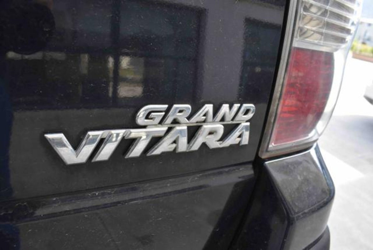 Suzuki Grand Vitara 1.9 DDiS 3 porte Offroad (17)