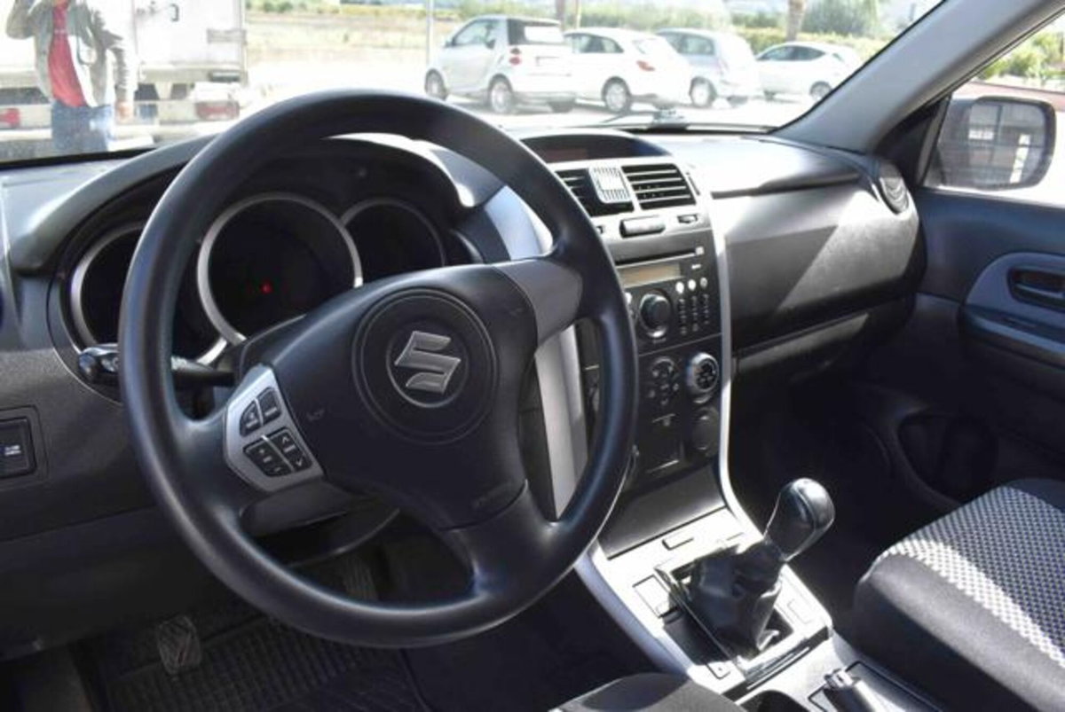 Suzuki Grand Vitara 1.9 DDiS 3 porte Offroad (7)
