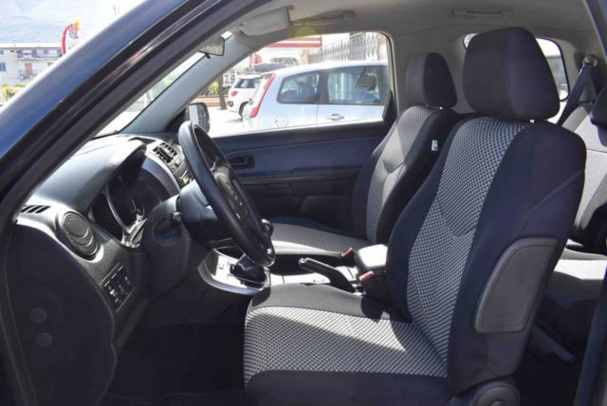 Suzuki Grand Vitara 1.9 DDiS 3 porte Offroad (9)
