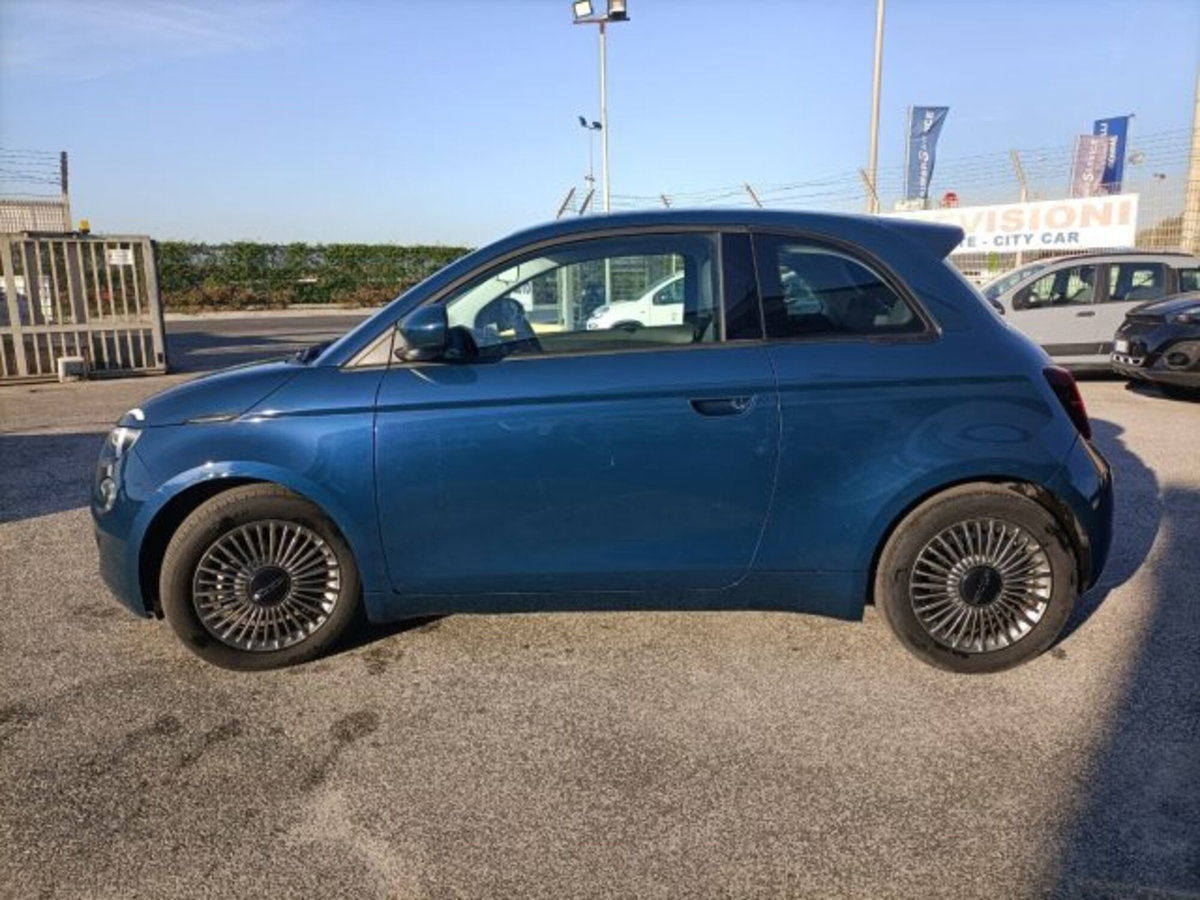 Fiat 500e Icon Berlina 42 kWh (5)