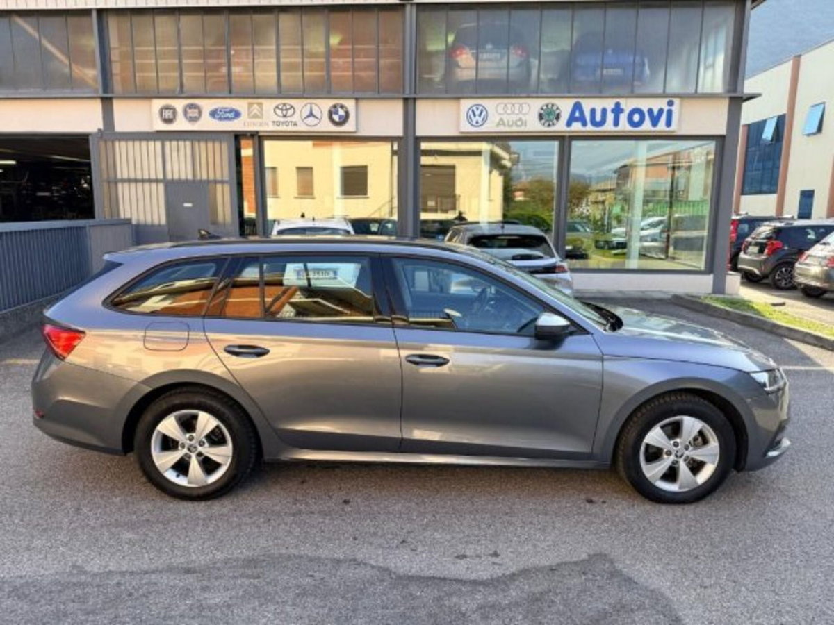 Skoda Octavia Station Wagon 2.0 TDI EVO SCR DSG Wagon Executive (5)