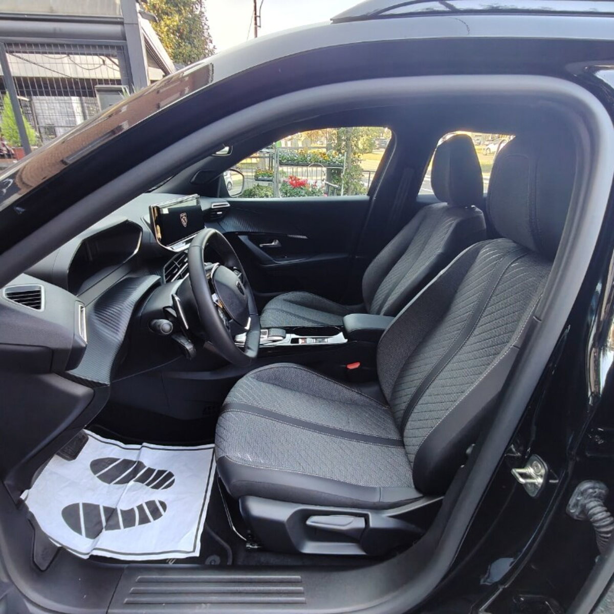Peugeot 2008 1.2 hybrid Allure 145cv e-dcs6 (18)
