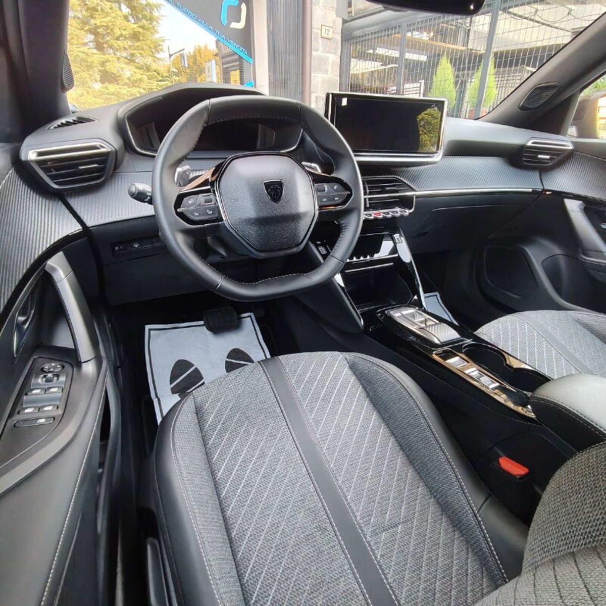 Peugeot 2008 1.2 hybrid Allure 145cv e-dcs6 (20)