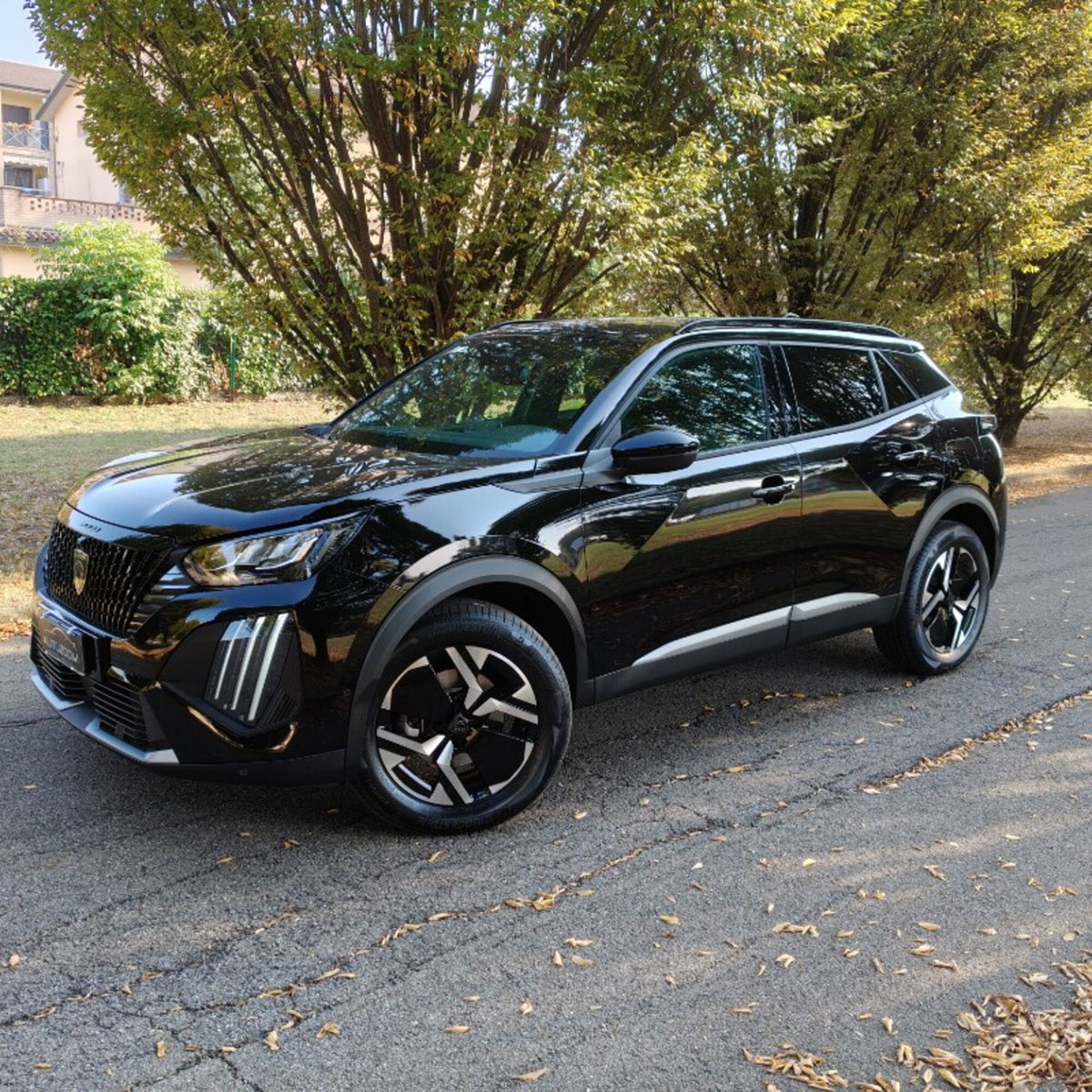 Peugeot 2008 1.2 hybrid Allure 145cv e-dcs6 (3)