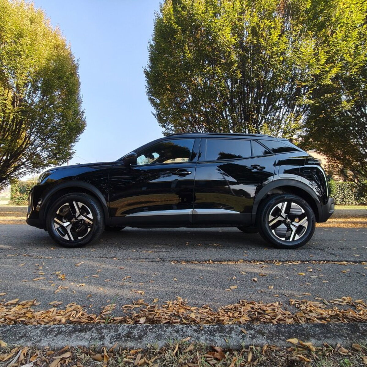 Peugeot 2008 1.2 hybrid Allure 145cv e-dcs6 (5)