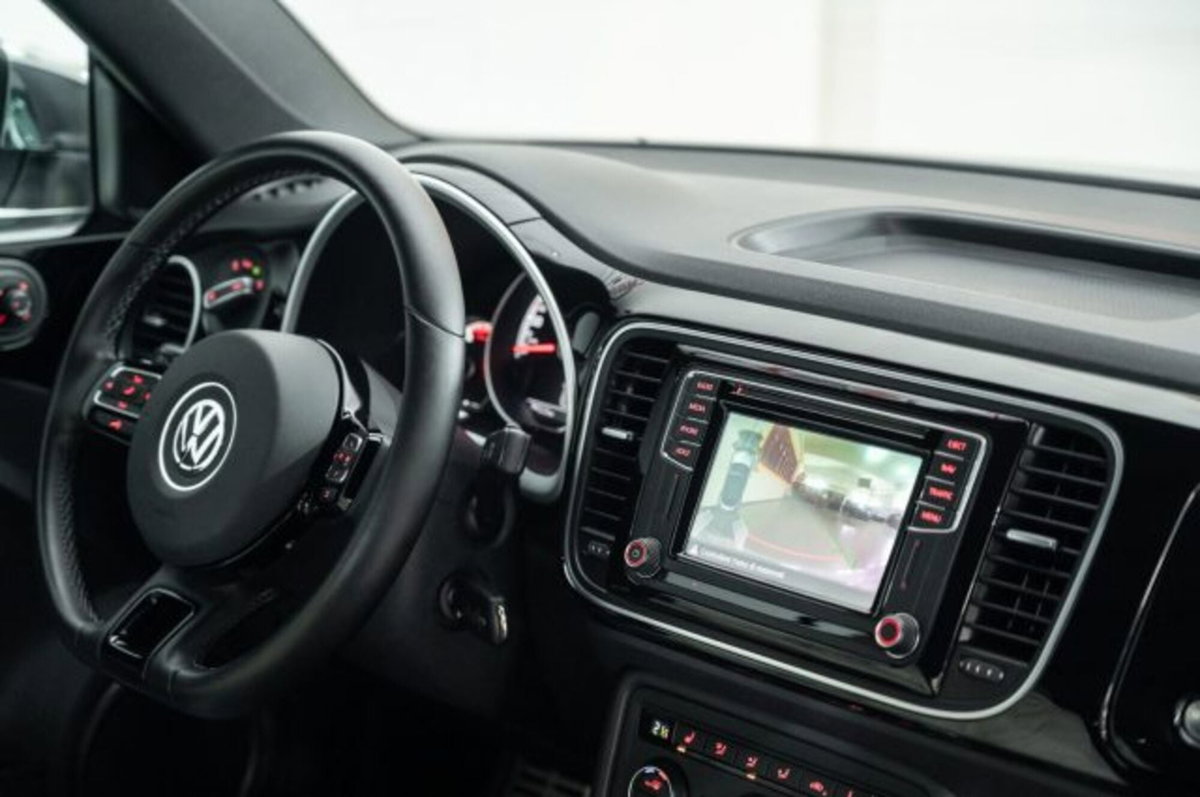 Volkswagen Maggiolino Cabrio 2.0 TSI DSG Sport BlueMotion Technology (18)
