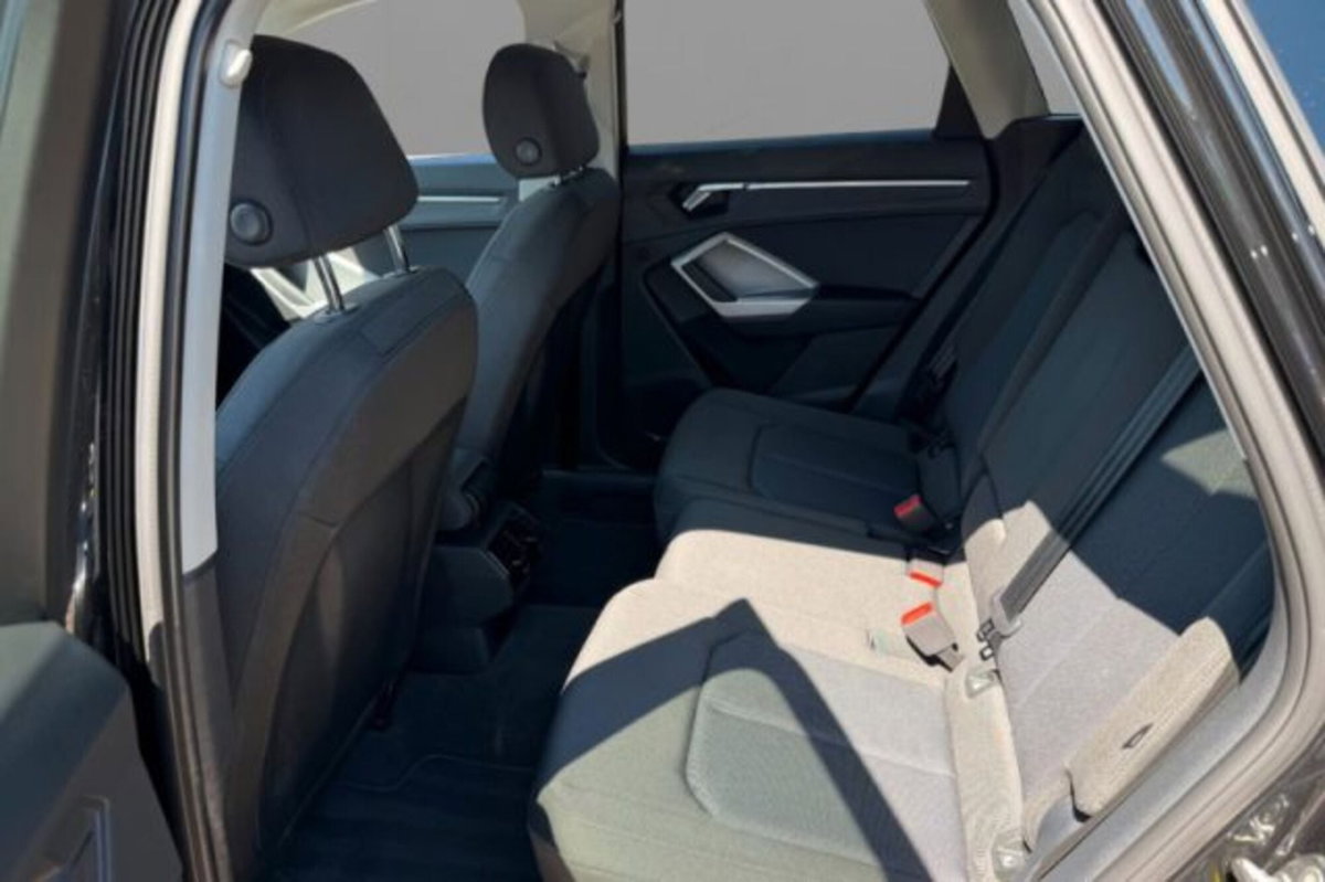 Audi Q3 35 TDI quattro S tronic Business (6)