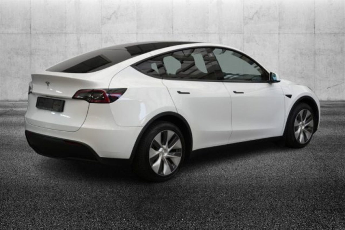 Tesla Model Y rwd (3)