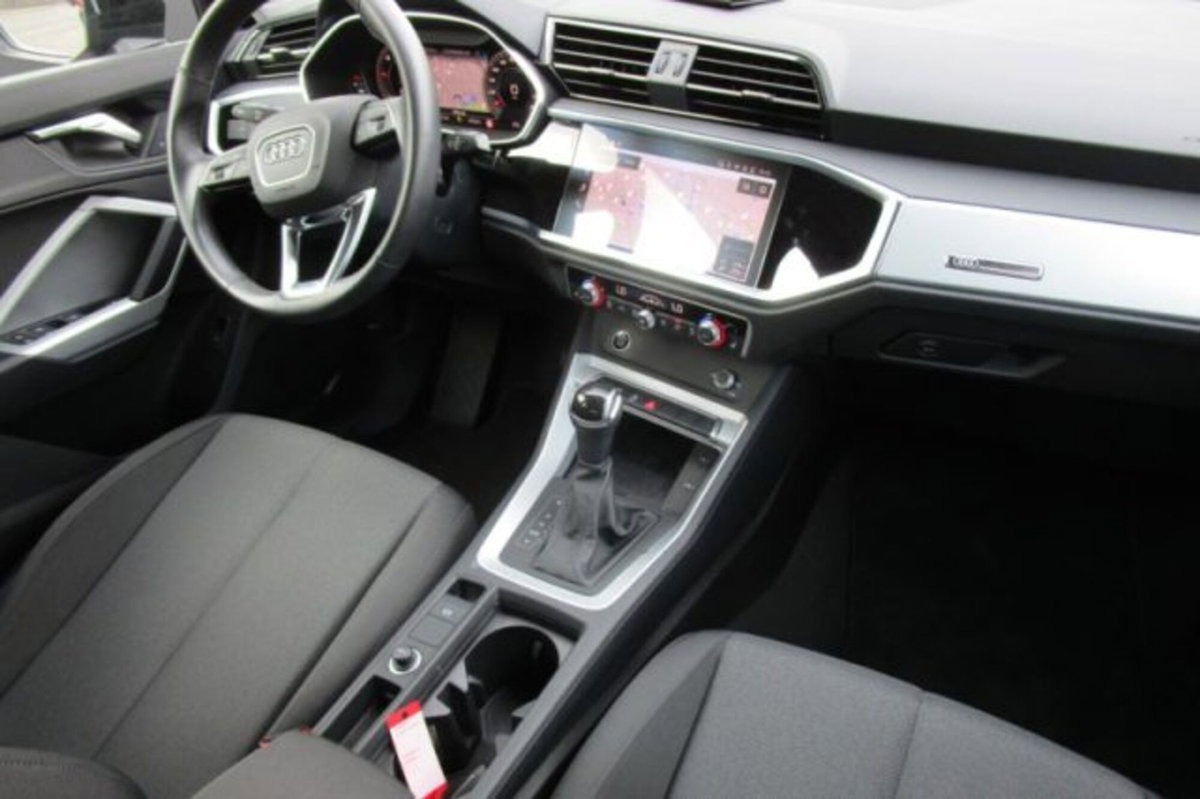 Audi Q3 35 TDI quattro S tronic Business (5)