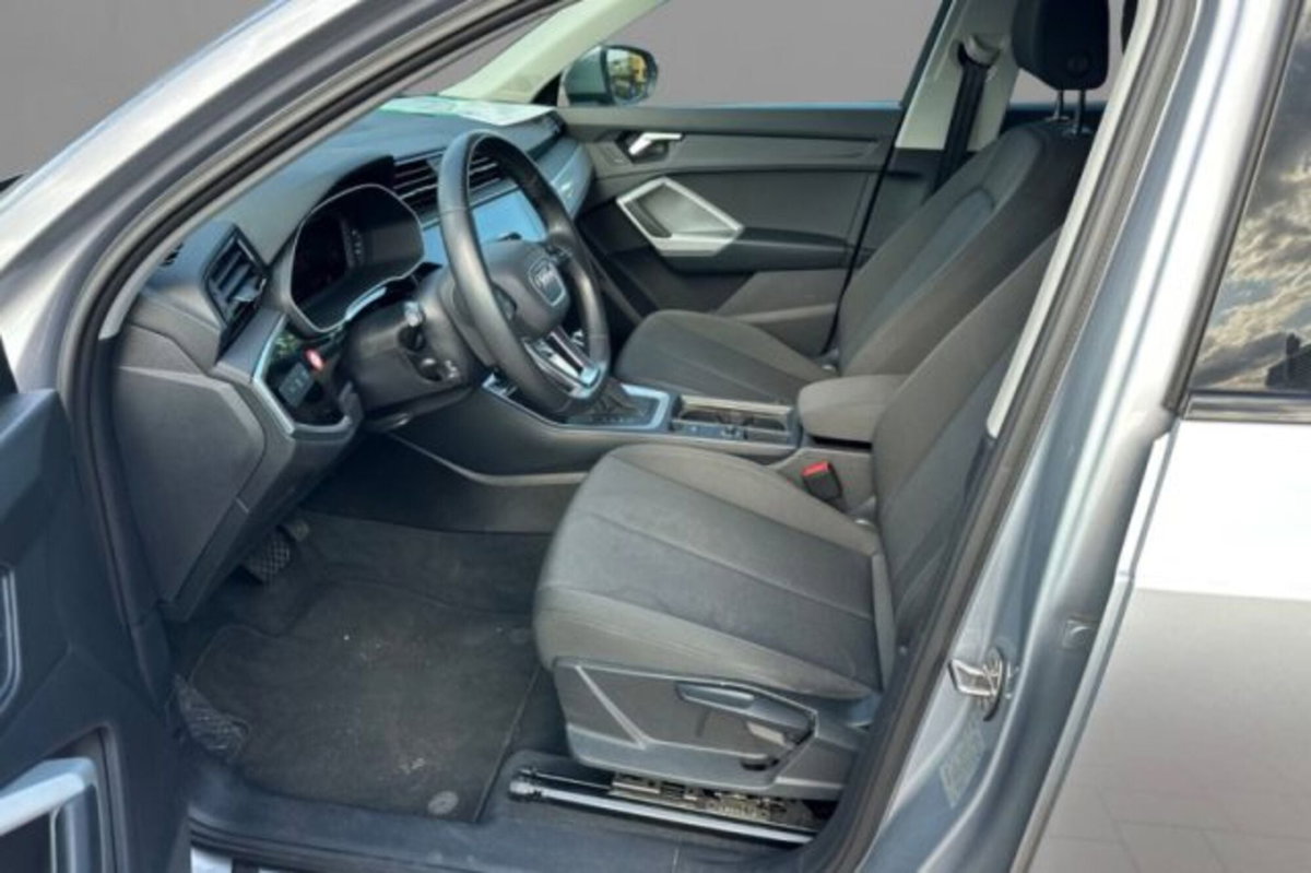 Audi Q3 35 TDI quattro S tronic Business (6)