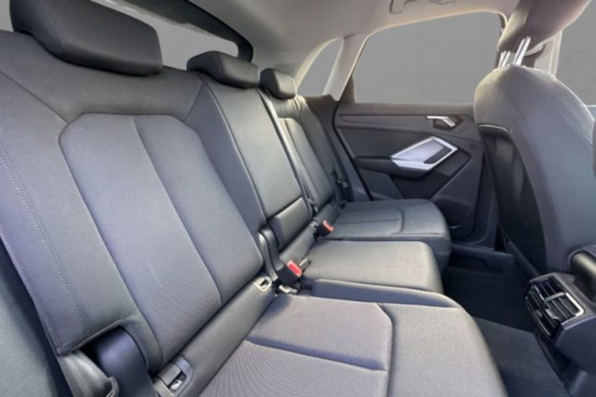 Audi Q3 35 TDI quattro S tronic Business (8)