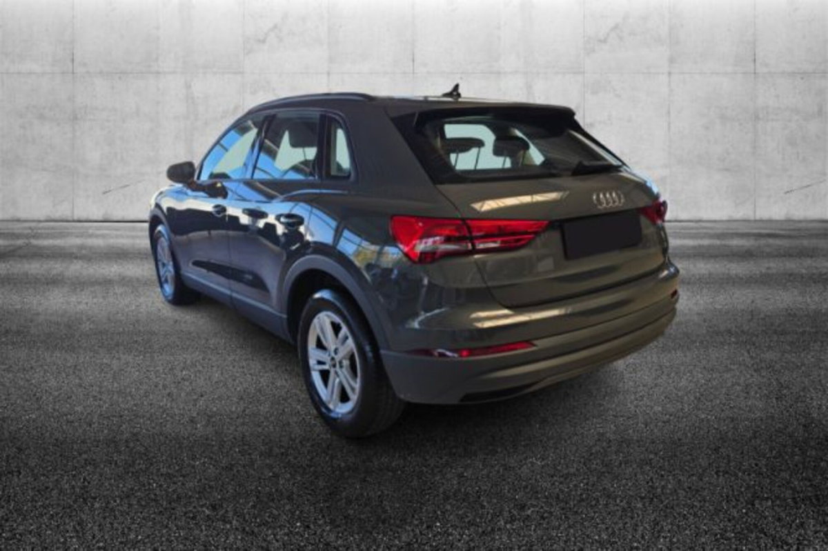 Audi Q3 35 TDI quattro S tronic Business (4)