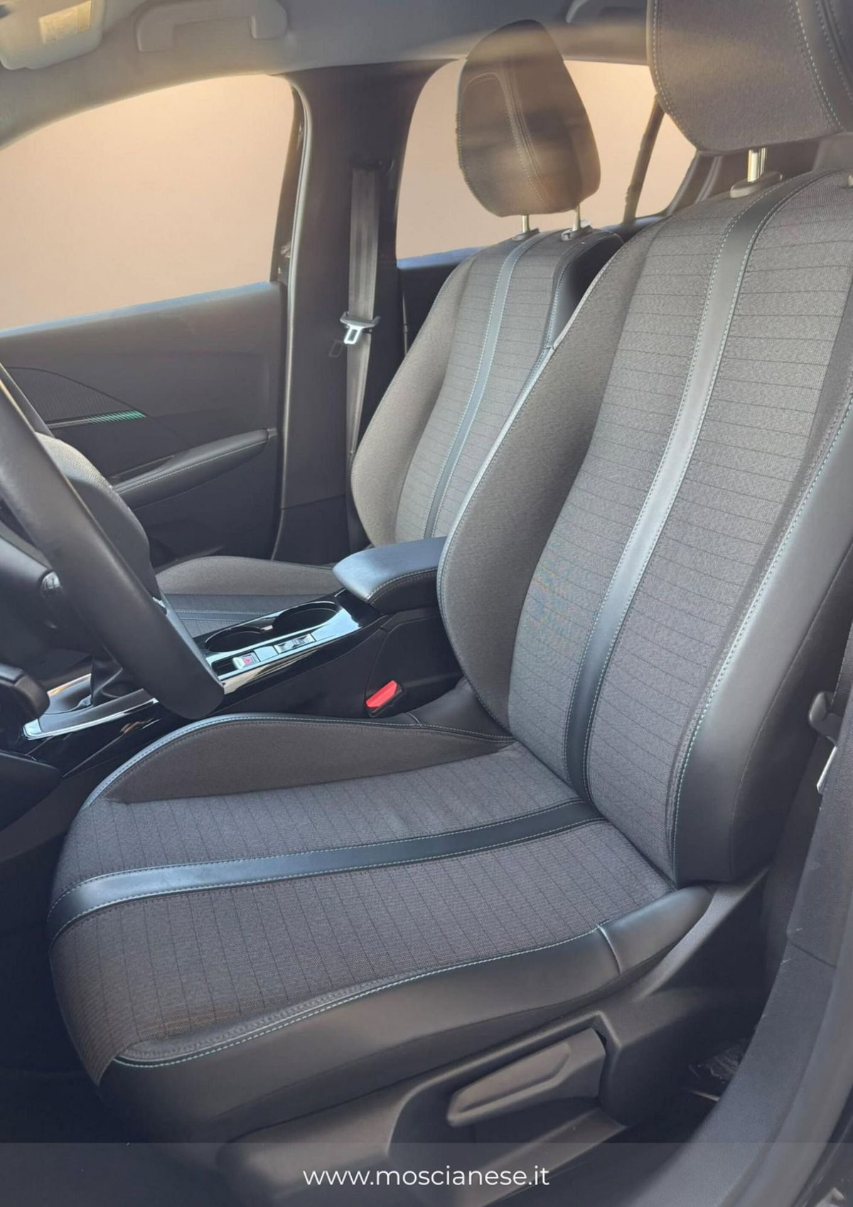 Peugeot 208 PureTech 100 Stop&Start EAT8 5 porte Allure Pack (10)