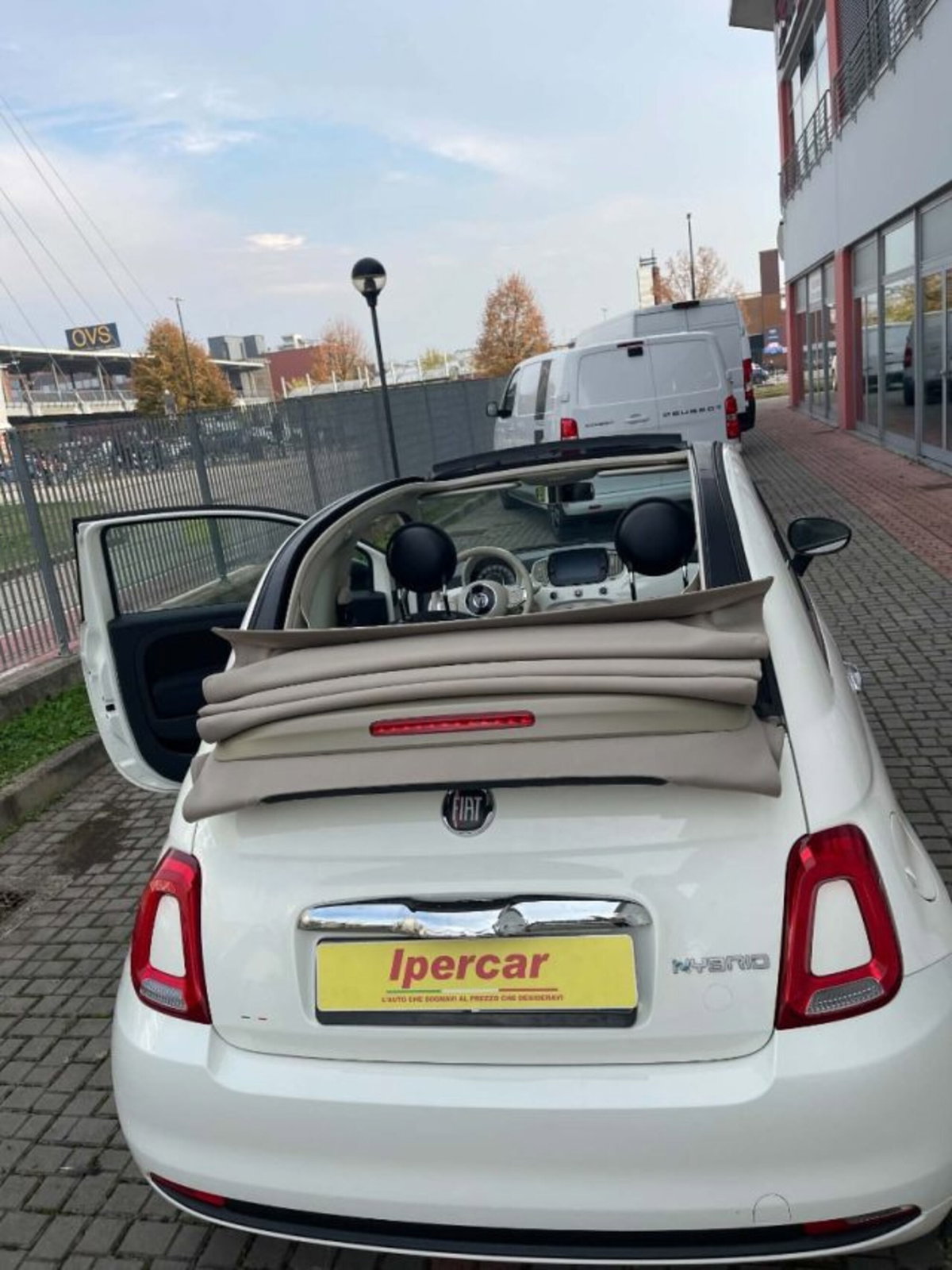 Fiat 500 Cabrio 1.0 Hybrid Red (2)