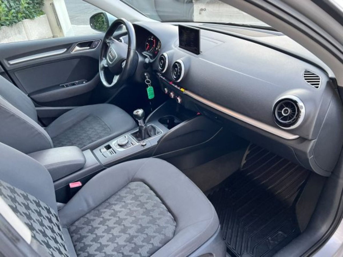 Audi A3 Sportback 1.6 TDI Young (10)