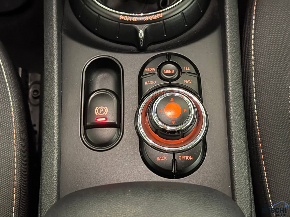MINI Mini Clubman 2.0 Cooper D Untold Clubman (16)