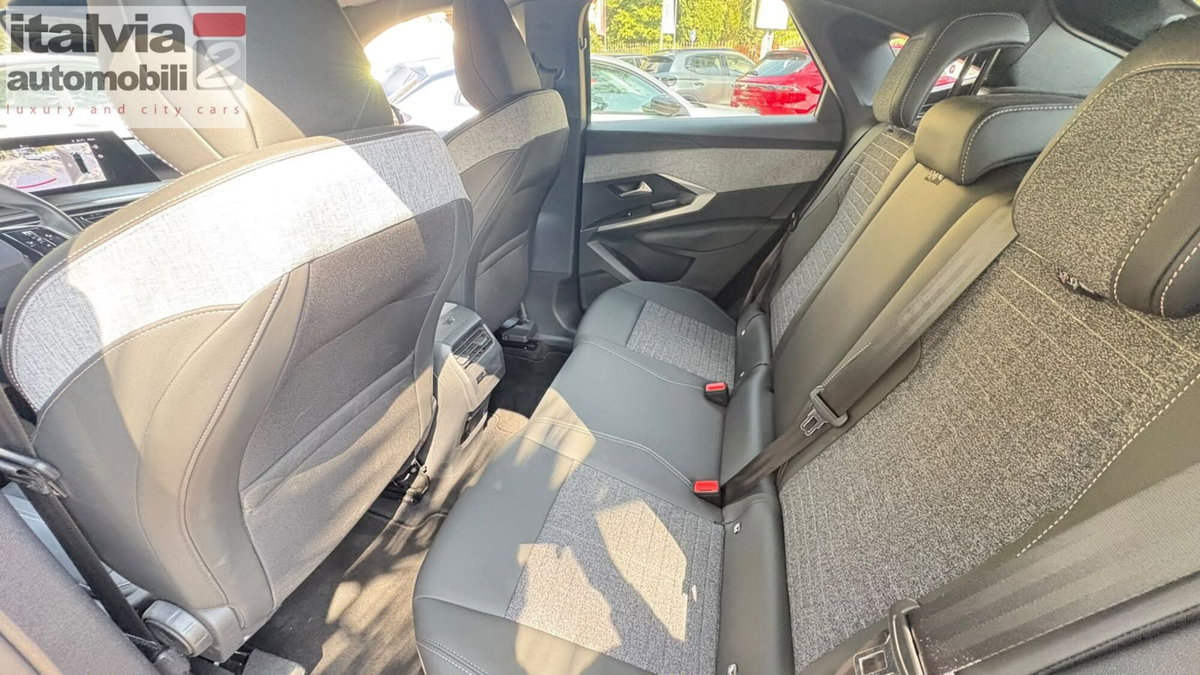Peugeot 3008 1.2 hybrid Allure 145cv e-dcs6 (17)