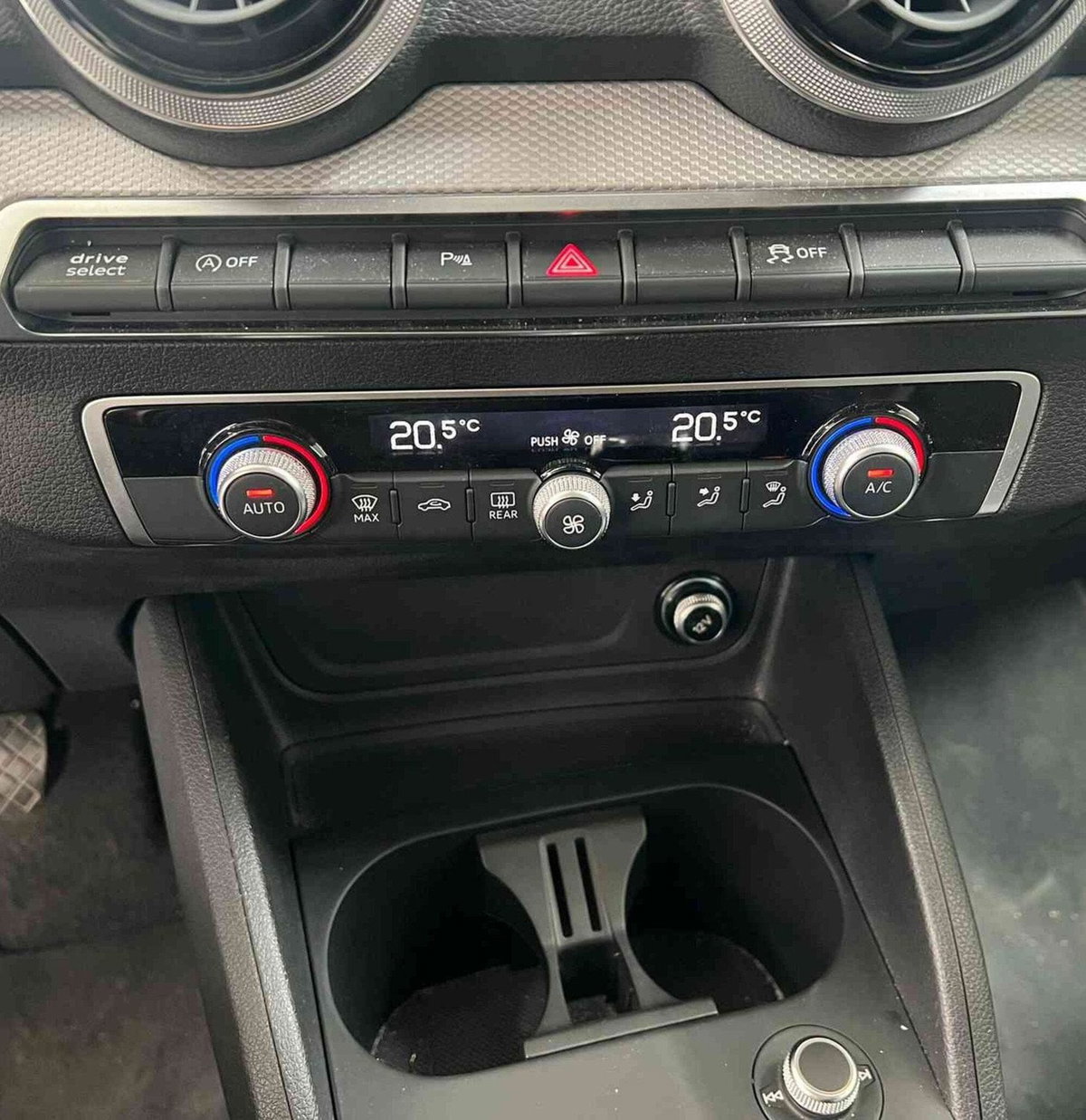 Audi Q2 Q2 30 TDI S line Edition (12)