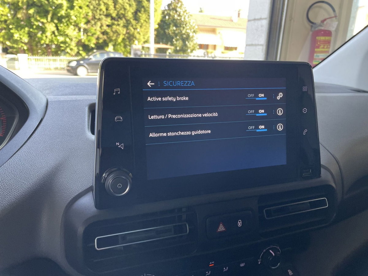 Peugeot Rifter BlueHDi 100 Active Standard (19)