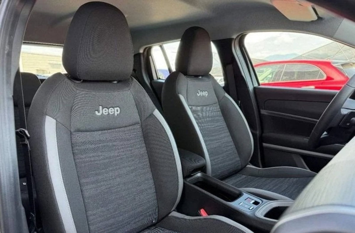Jeep Avenger 1.2 turbo e-hybrid mhev Longitude fwd 110cv edct6 (9)