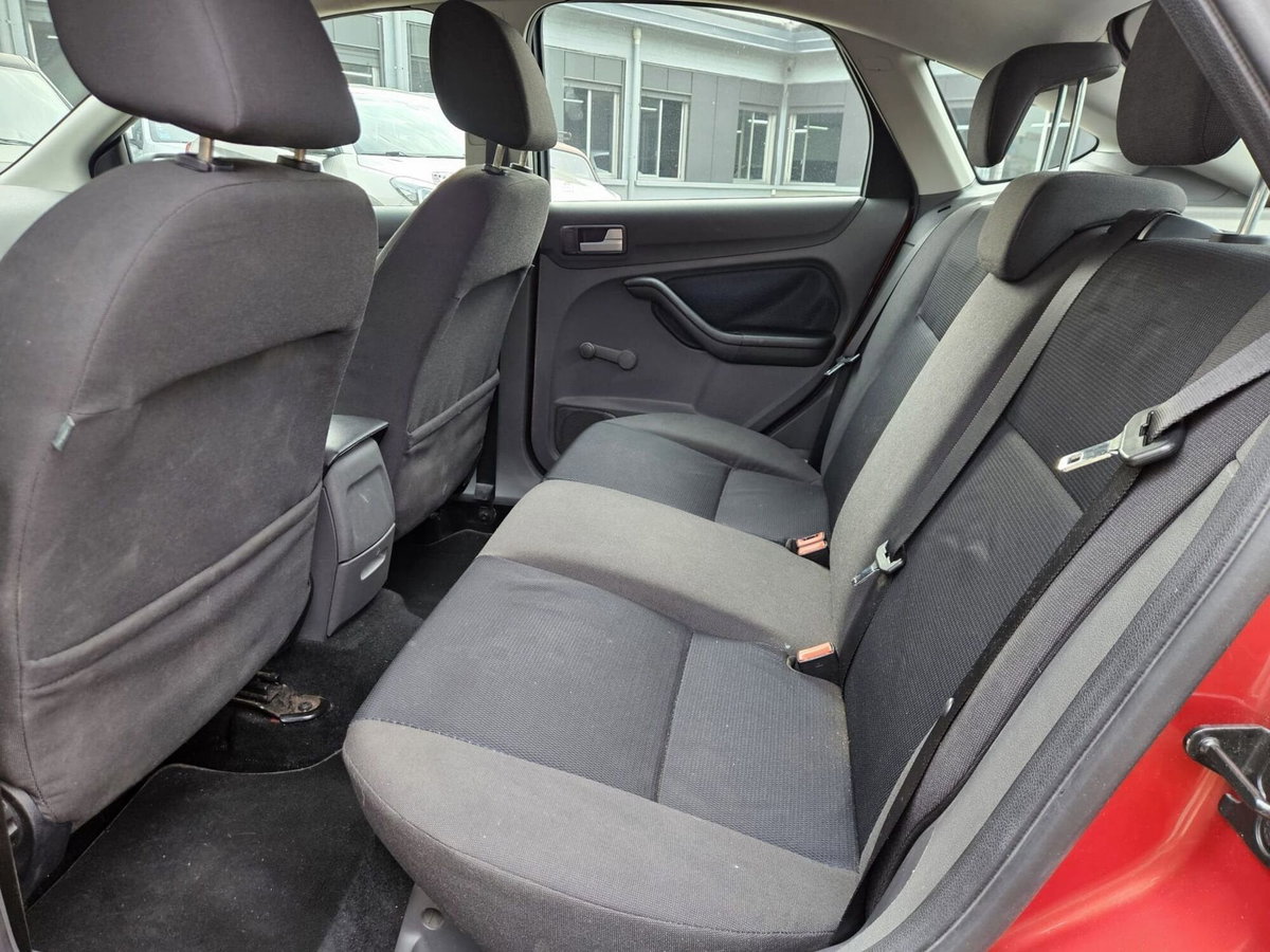 Ford Focus 1.6 TDCi (90CV) 5p. (9)
