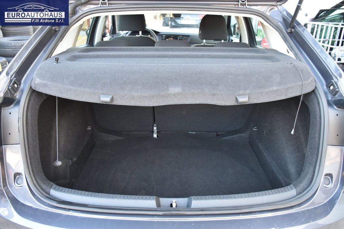 Volkswagen Taigo 1.0 tsi Life 95cv (14)