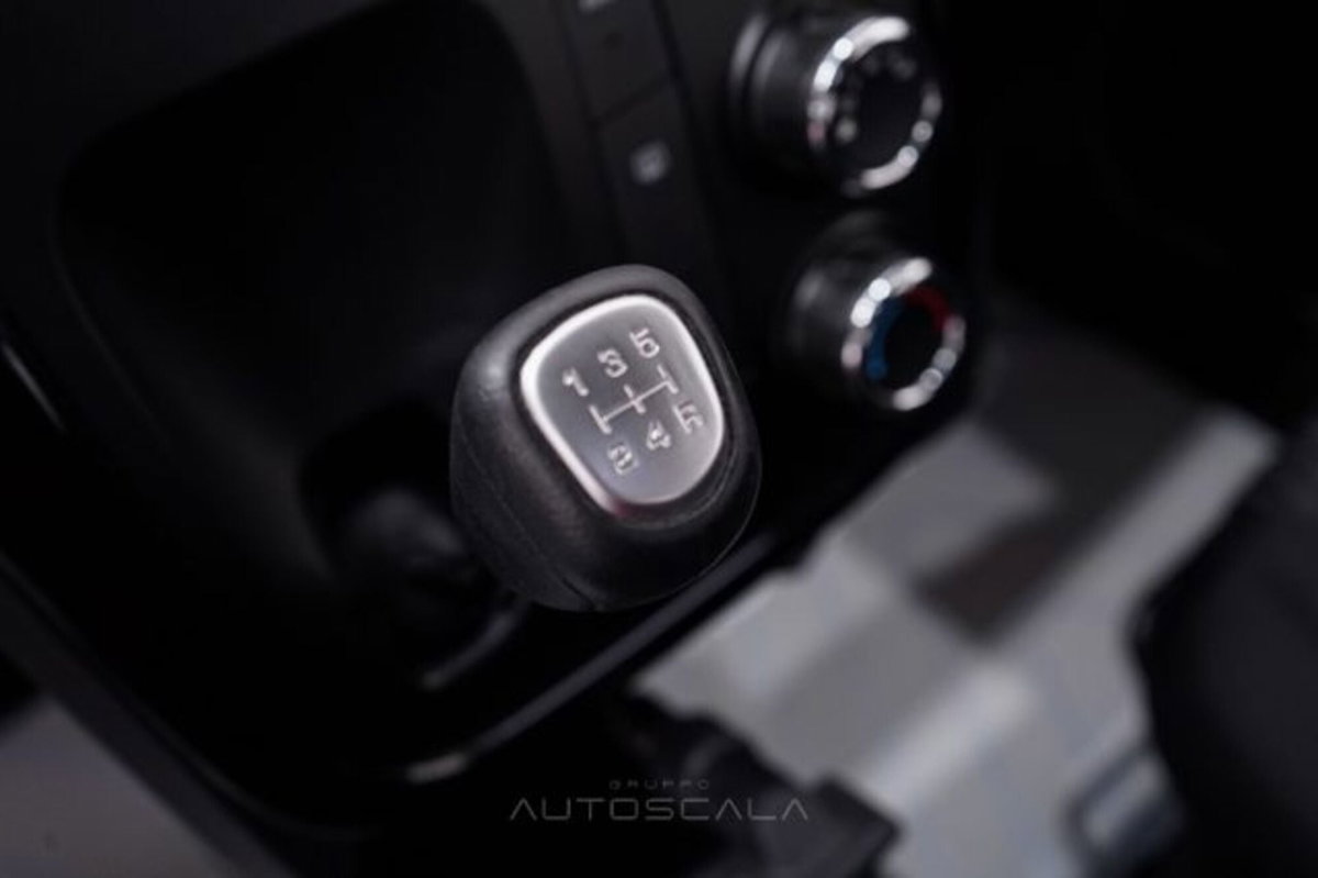 Mahindra KUV100 1.2 K8 m-bifuel (15)