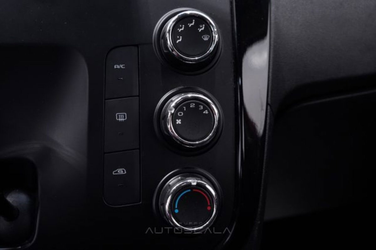 Mahindra KUV100 1.2 K8 m-bifuel (16)