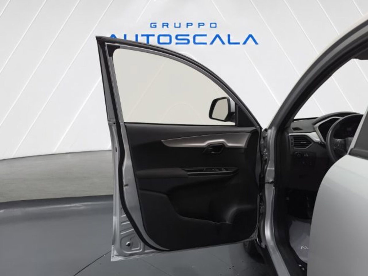 Mahindra KUV100 1.2 K8 m-bifuel (19)