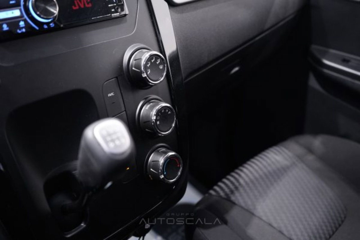Mahindra KUV100 1.2 K8 m-bifuel (15)