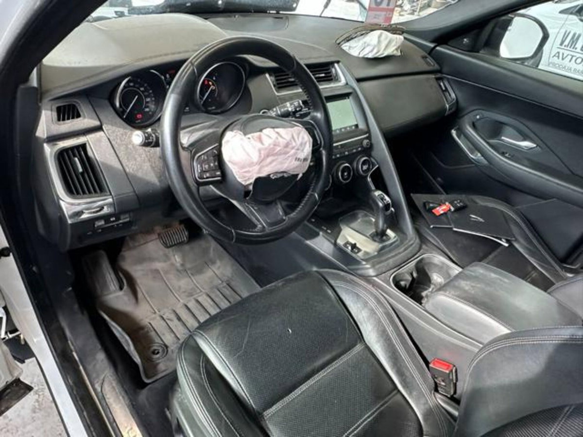 Jaguar E-Pace 2.0D 150 CV AWD aut. S (12)