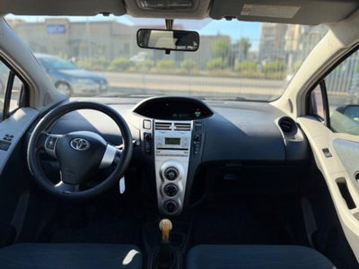 Toyota Yaris 1.0 5 porte Sol (11)