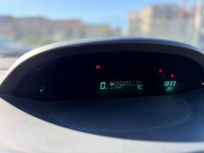 Toyota Yaris 1.0 5 porte Sol (14)
