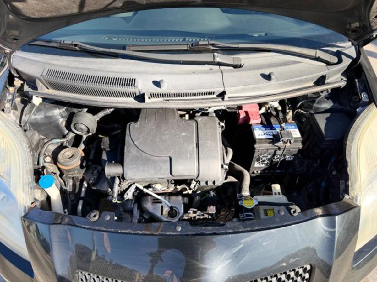Toyota Yaris 1.0 5 porte Sol (16)