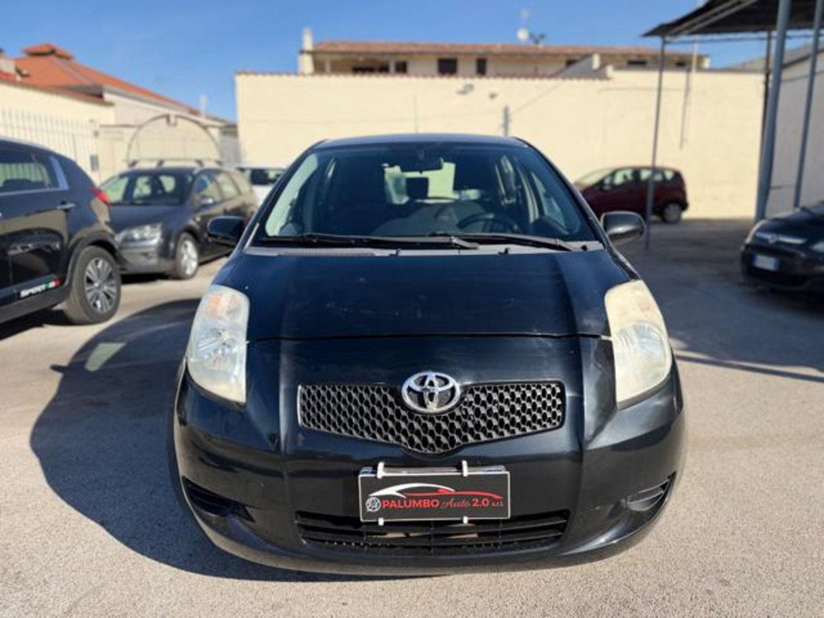 Toyota Yaris 1.0 5 porte Sol (2)