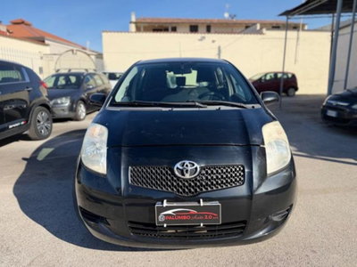Toyota Yaris 1.0 5 porte Sol (2)