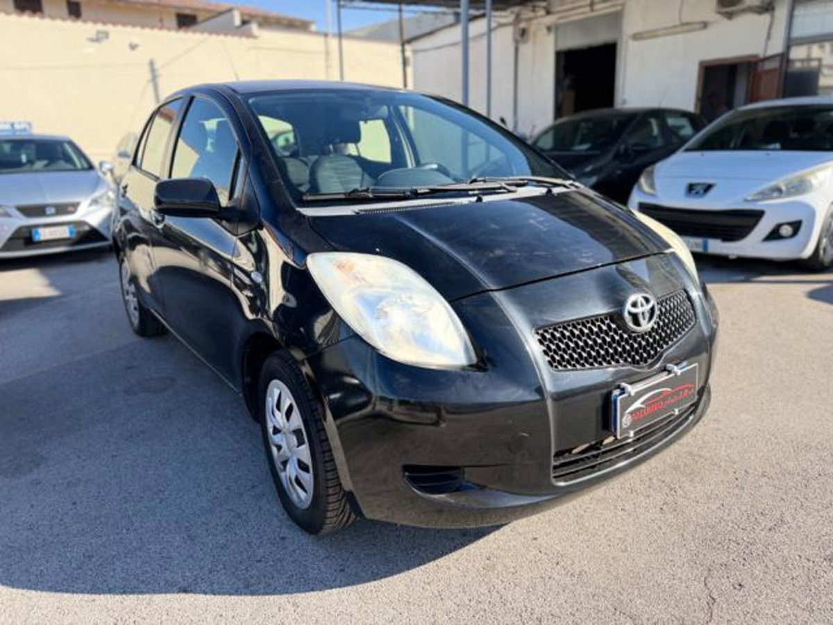 Toyota Yaris 1.0 5 porte Sol (3)