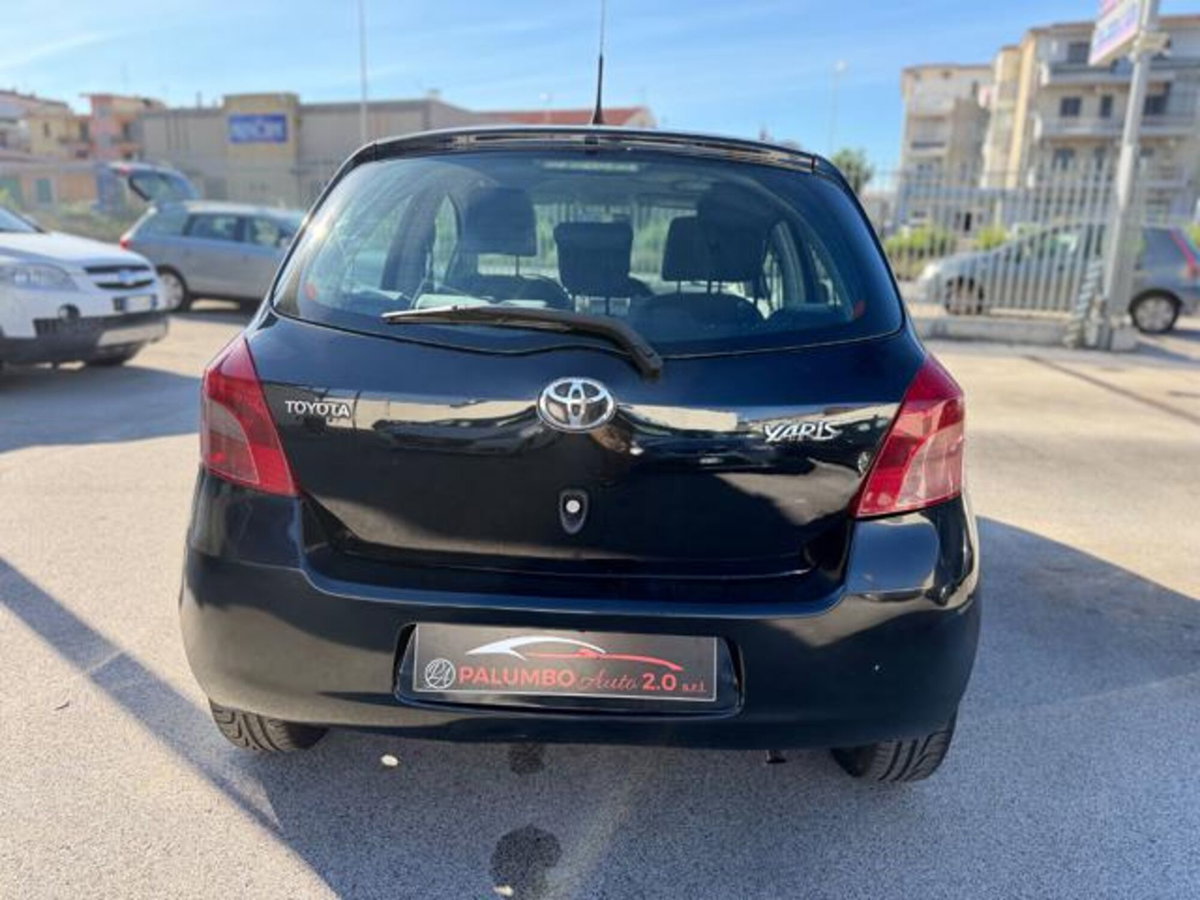 Toyota Yaris 1.0 5 porte Sol (5)