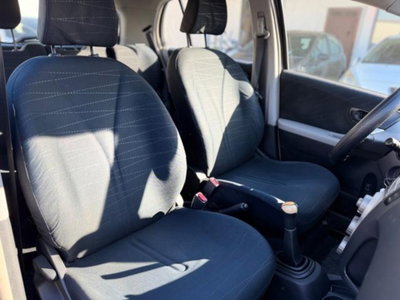 Toyota Yaris 1.0 5 porte Sol (9)