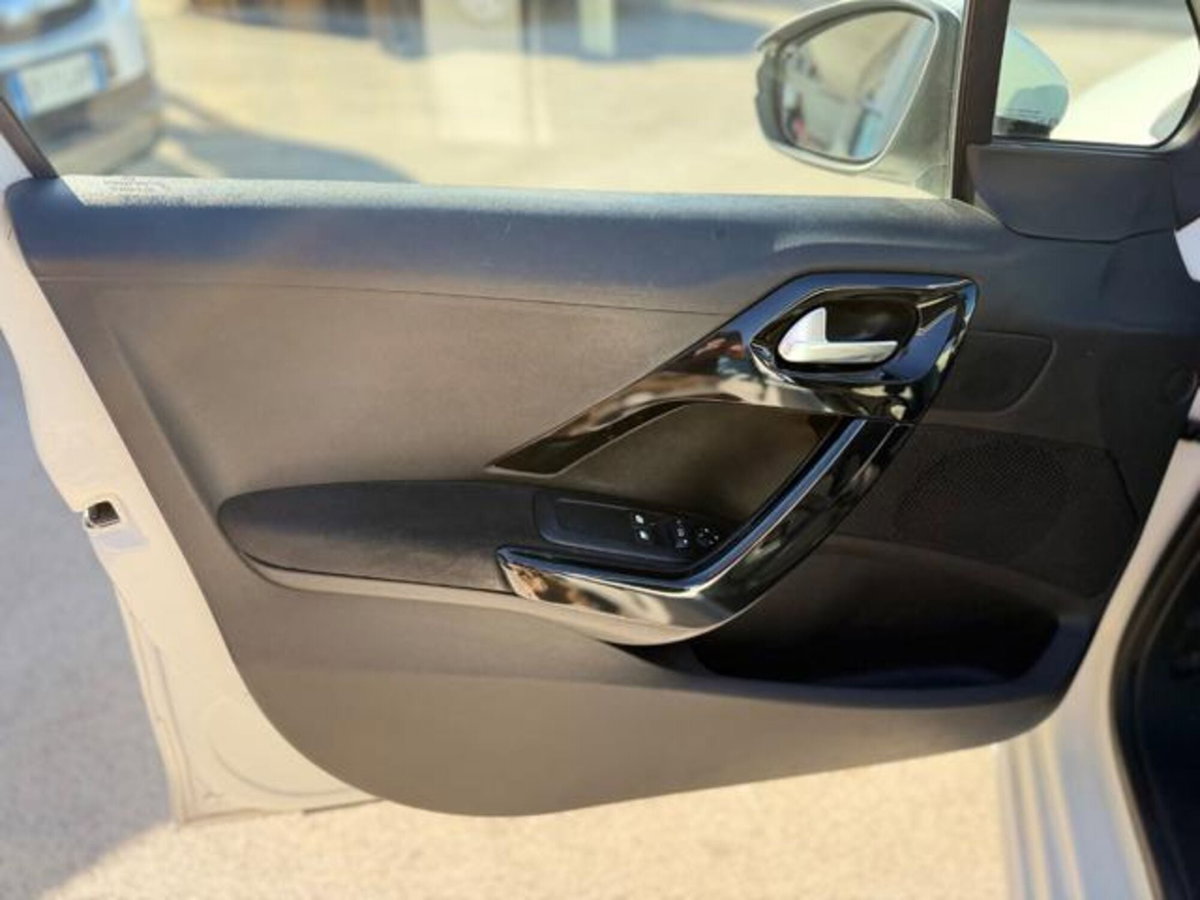 Peugeot 208 75 5 porte Allure (10)