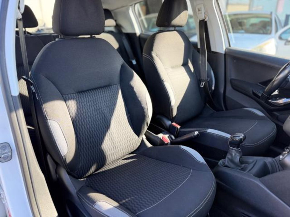Peugeot 208 75 5 porte Allure (12)