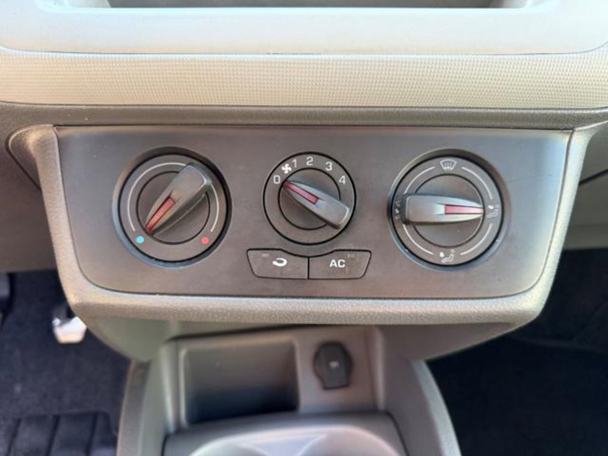 SEAT Ibiza 1.2 12V 70CV 5p. Free Dual (16)