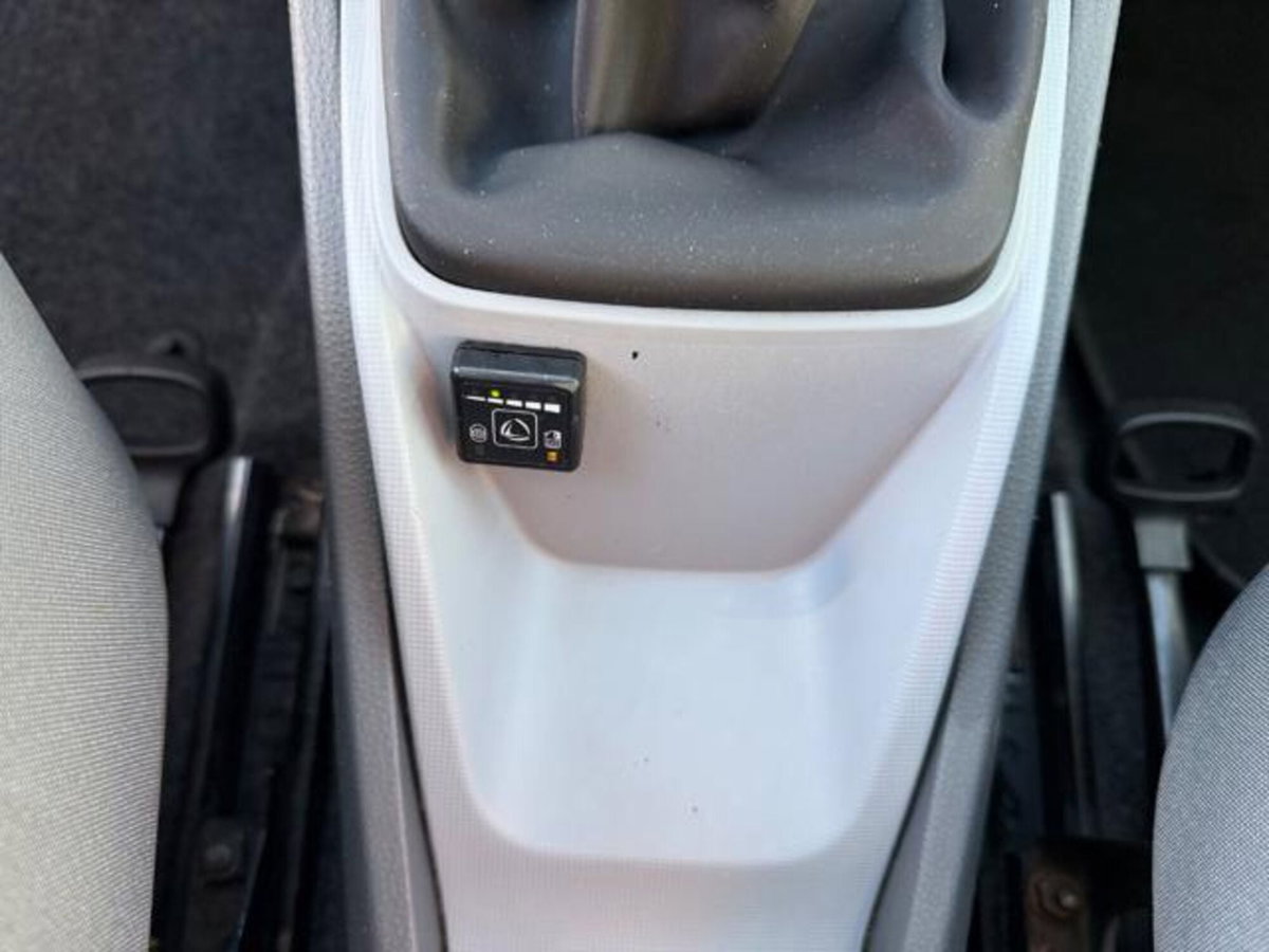 SEAT Ibiza 1.2 12V 70CV 5p. Free Dual (18)