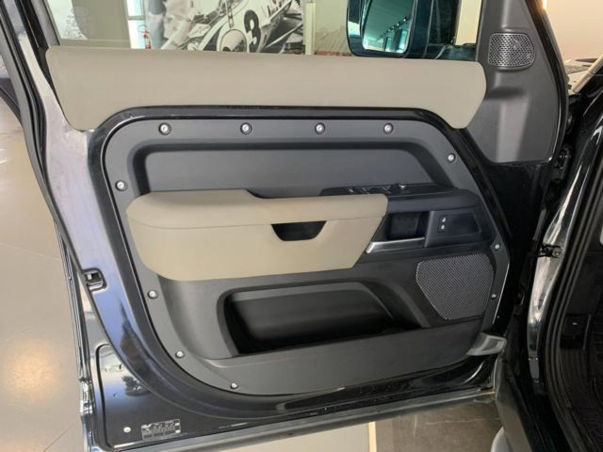 Land Rover Defender 110 2.0 SD4 240CV AWD Auto 72 Yrs. WEB Edition (8)