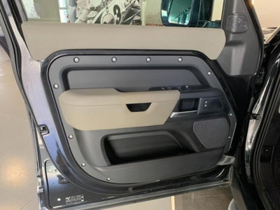 Land Rover Defender 110 2.0 SD4 240CV AWD Auto 72 Yrs. WEB Edition (8)